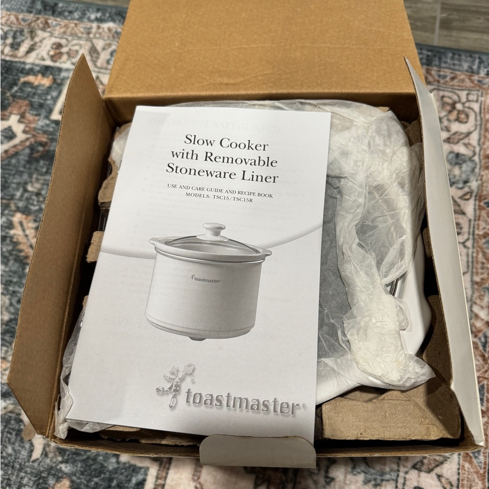 Toastmaster slow cooker 1.5 quart new in box. Never used white